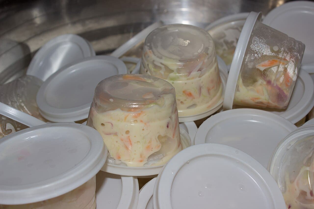 Peach crumble with oat topping and a scoop of vanilla ice cream